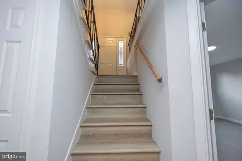 Entry Way - 3711 Lambson Rd, Middle River, MD 21220 photo 3 of 9