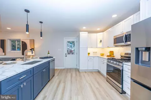 Kitchen - 3711 Lambson Rd, Middle River, MD 21220 photo 4 of 9