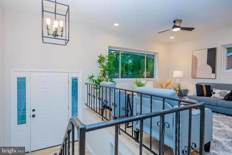 Entry Way - 3711 Lambson Rd, Middle River, MD 21220 photo 6 of 9
