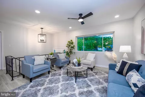 Living - 3711 Lambson Rd, Middle River, MD 21220 photo 4 of 5