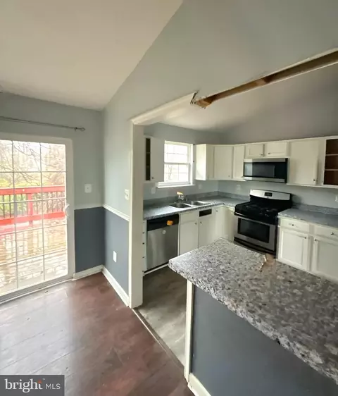 105 B Oak Ave, Sparrows Point, MD 21219 photo 4