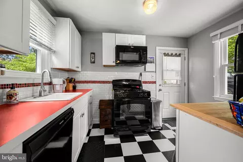 Kitchen - 1813 Park Ave, Halethorpe, MD 21227 photo 2 of 4