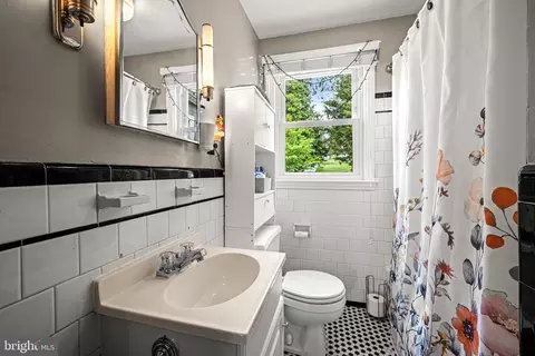Bath - 1813 Park Ave, Halethorpe, MD 21227 photo 1 of 2