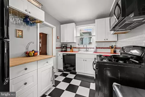 Kitchen - 1813 Park Ave, Halethorpe, MD 21227 photo 4 of 4