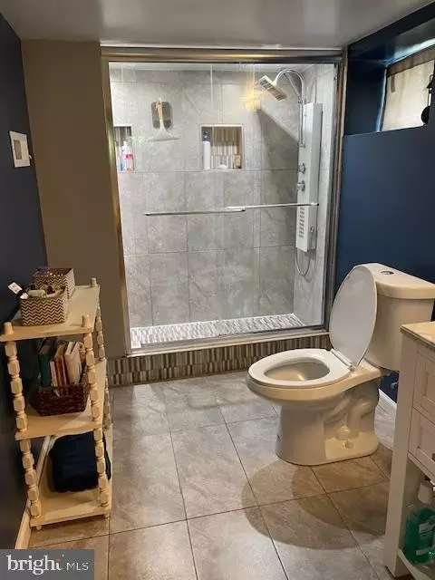 Bath - 1813 Park Ave, Halethorpe, MD 21227 photo 2 of 2