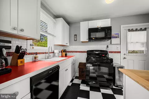 Kitchen - 1813 Park Ave, Halethorpe, MD 21227 photo 1 of 4