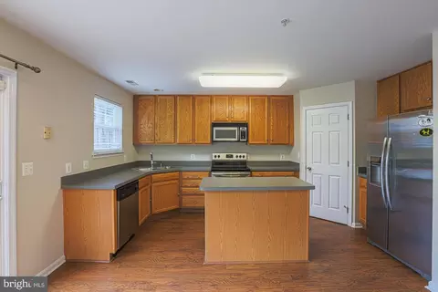 674 Hunting Fields Rd, Middle River, MD 21220 photo 4