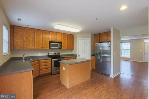 674 Hunting Fields Rd, Middle River, MD 21220 photo 5