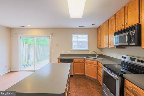 674 Hunting Fields Rd, Middle River, MD 21220 photo 3