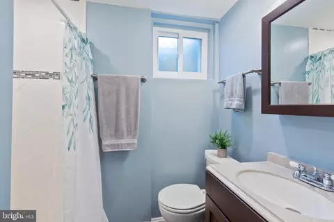 Bath - 23 Dunkirk Rd, Baltimore, MD 21212 photo 3 of 3