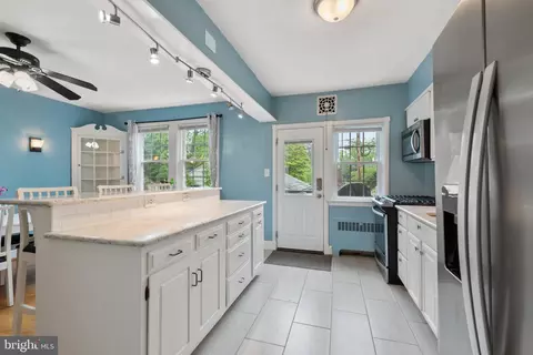 Entry Way - 23 Dunkirk Rd, Baltimore, MD 21212 photo 1 of 1