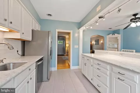 Kitchen - 23 Dunkirk Rd, Baltimore, MD 21212 photo 4 of 5