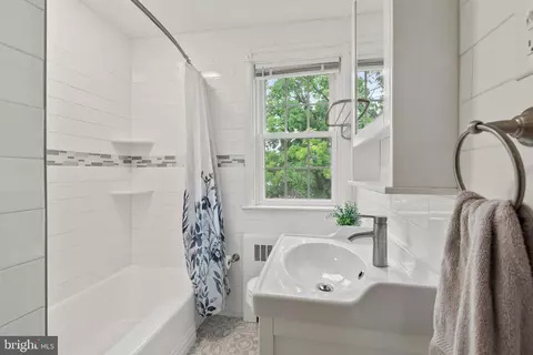 Bath - 23 Dunkirk Rd, Baltimore, MD 21212 photo 1 of 3
