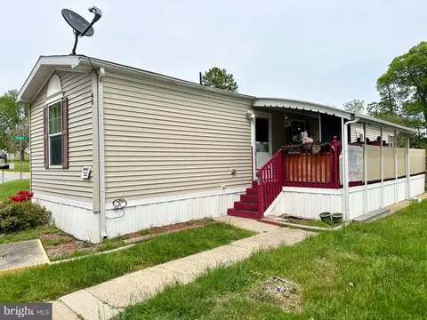45 Rockywood Ln, Essex, MD 21221