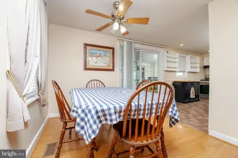 Dining - 9614 Mason, Parkville, MD 21234 photo 2 of 3