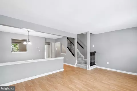 Living - 1116 Ingate Rd #1116, Halethorpe, MD 21227 photo 4 of 5