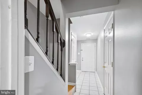 Entry Way - 1116 Ingate Rd #1116, Halethorpe, MD 21227 photo 3 of 9