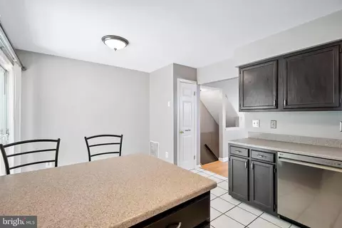 Entry Way - 1116 Ingate Rd #1116, Halethorpe, MD 21227 photo 4 of 9