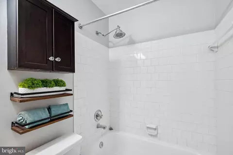 Bath - 1116 Ingate Rd #1116, Halethorpe, MD 21227 photo 1 of 3