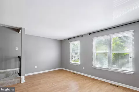 Living - 1116 Ingate Rd #1116, Halethorpe, MD 21227 photo 2 of 5
