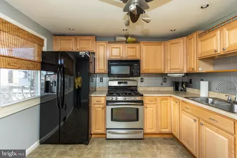 4416 Annapolis Rd, Halethorpe, MD 21227 photo 7
