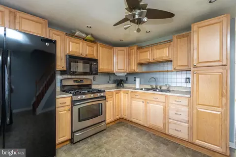 4416 Annapolis Rd, Halethorpe, MD 21227 photo 9