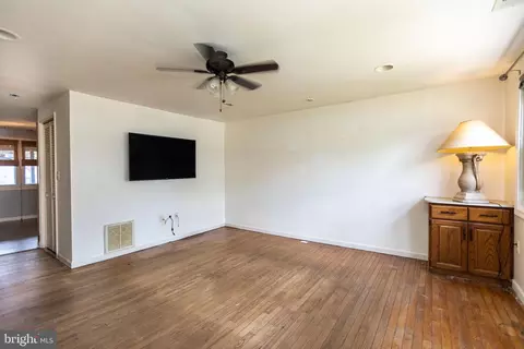 4416 Annapolis Rd, Halethorpe, MD 21227 photo 5