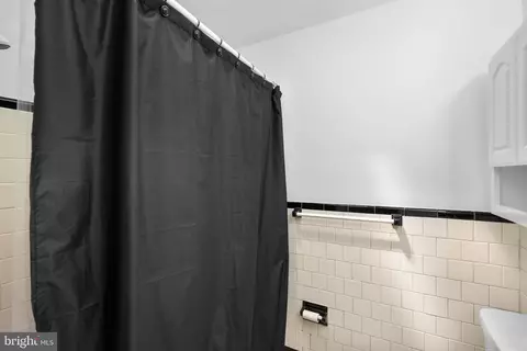 Bath - 611 48th St, Baltimore, MD 21224 photo 2 of 2