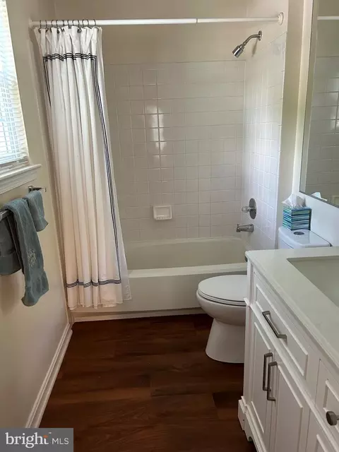Bath - 2201 I Falls Gable Ln #I, Baltimore, MD 21209 photo 2 of 2