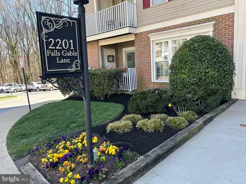 2201 I Falls Gable Ln #I, Baltimore, MD 21209