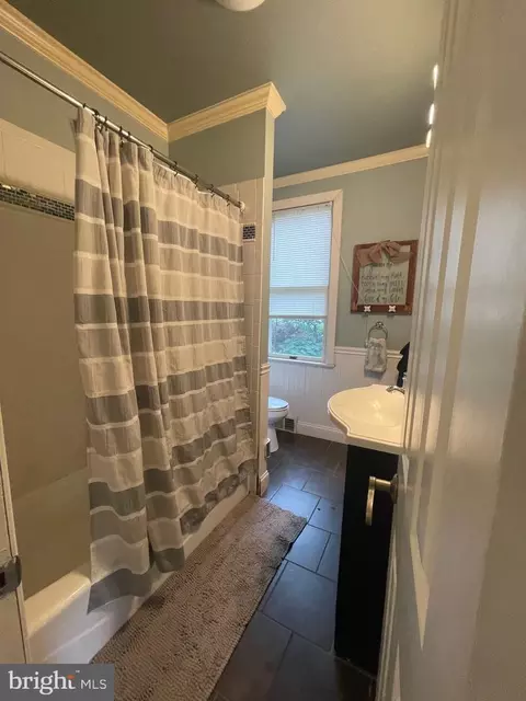 Bath - 736 Overbrook Rd, Baltimore, MD 21212 photo 3 of 4