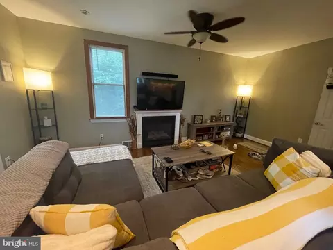 Living - 736 Overbrook Rd, Baltimore, MD 21212 photo 5 of 8