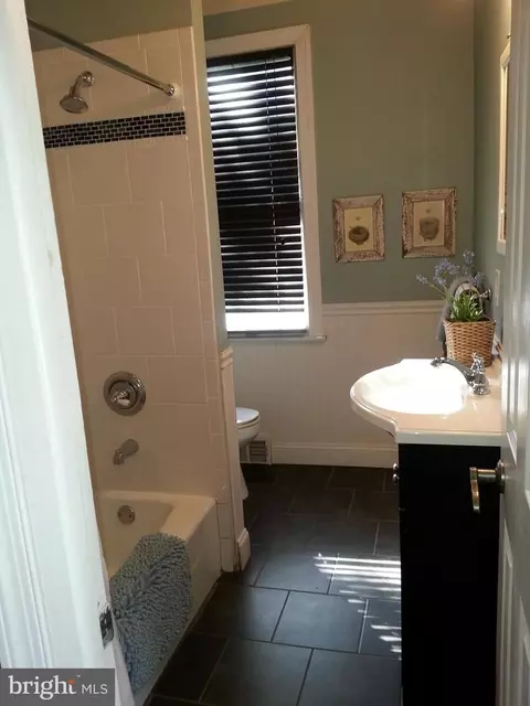 Bath - 736 Overbrook Rd, Baltimore, MD 21212 photo 1 of 4