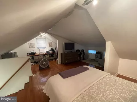 Bedroom - 736 Overbrook Rd, Baltimore, MD 21212 photo 2 of 2