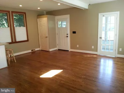 Living - 736 Overbrook Rd, Baltimore, MD 21212 photo 1 of 8