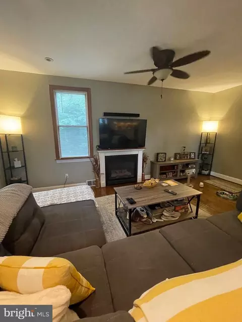 Living - 736 Overbrook Rd, Baltimore, MD 21212 photo 6 of 8