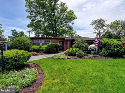 2417 Hunt Dr, Baltimore, MD 21209