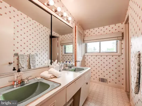 2417 Hunt Dr, Baltimore, MD 21209 photo 14
