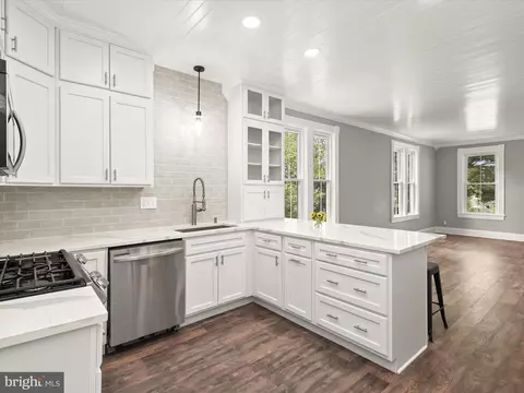 Kitchen - 4501 Poplar Ave, Halethorpe, MD 21227 photo 3 of 4