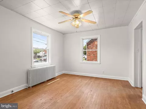 Living - 1130 Stephen Dr, Middle River, MD 21220 photo 2 of 6