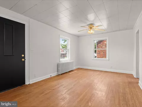 Living - 1130 Stephen Dr, Middle River, MD 21220 photo 4 of 6
