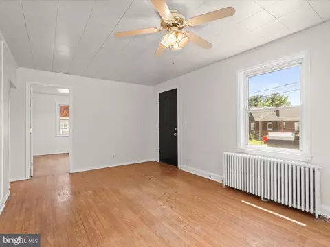 Living - 1130 Stephen Dr, Middle River, MD 21220 photo 5 of 6