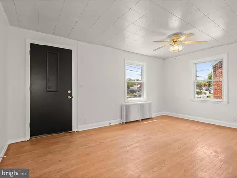 Living - 1130 Stephen Dr, Middle River, MD 21220 photo 3 of 6
