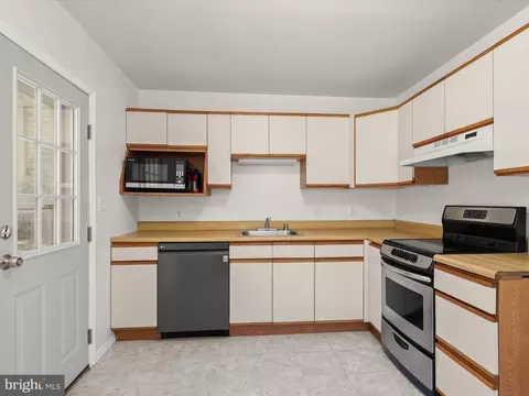 Kitchen - 1130 Stephen Dr, Middle River, MD 21220 photo 2 of 3