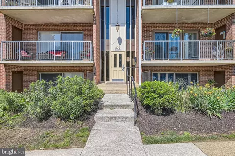 202 Erin Way #203, Reisterstown, MD 21136