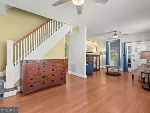 Living - 5723 1st Ave, Halethorpe, MD 21227 photo 2 of 4