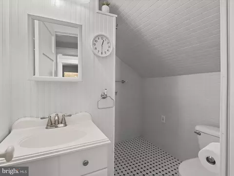 Bath - 5723 1st Ave, Halethorpe, MD 21227 photo 2 of 3