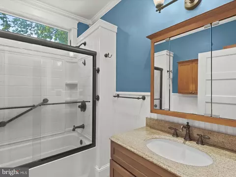 Bath - 5723 1st Ave, Halethorpe, MD 21227 photo 1 of 3