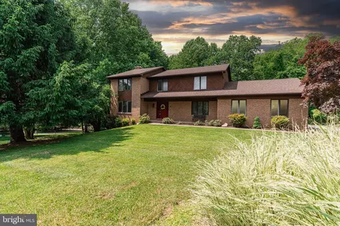 8 S Lake Way, Reisterstown, MD 21136