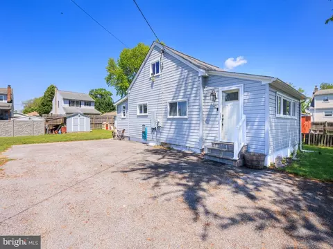 40 Waterview Rd, Dundalk, MD 21222 photo 2